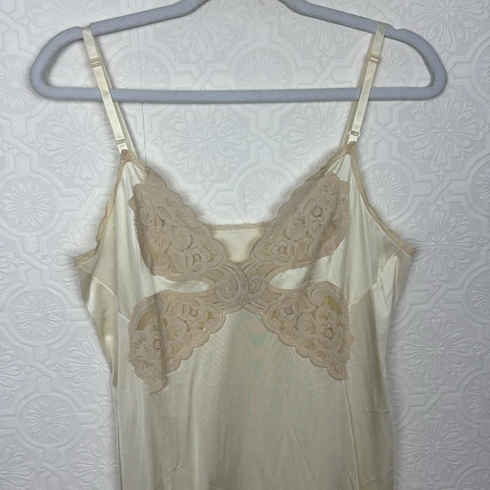 Vintage Slip Dress Vanity Fair Size 36 Cream White Lacey Silky Delicate Vneck - Picture 3 of 9